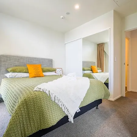 Sophisticated One-Bedroom Hotel Suite In Parnell